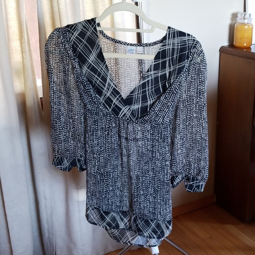 Tunic with tie/cinch for flattering fit.